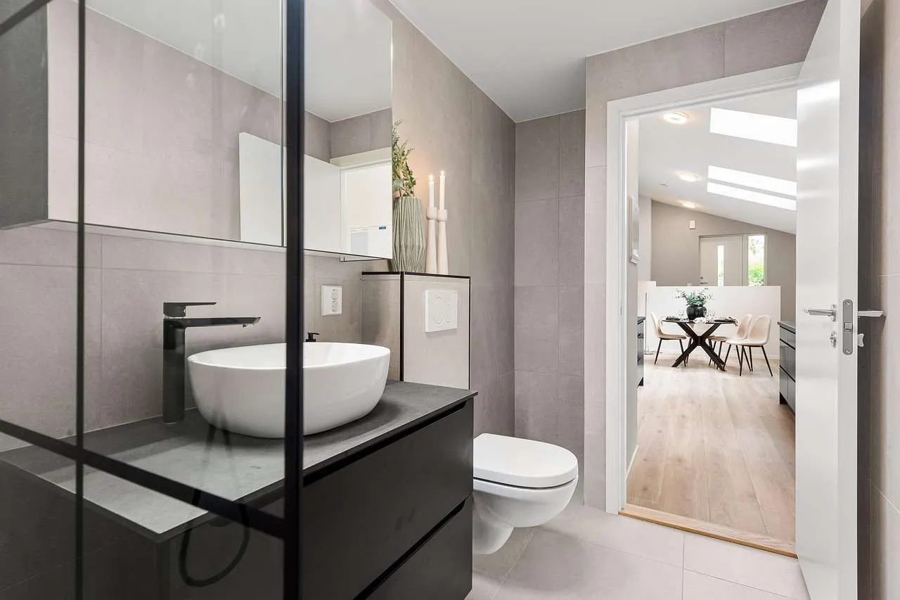 Stunning Bathroom Decor: Trends and Tips